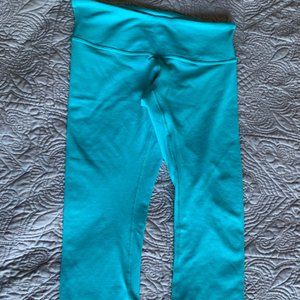lululemon Sz6 Tiffany Blue Crop Leggings